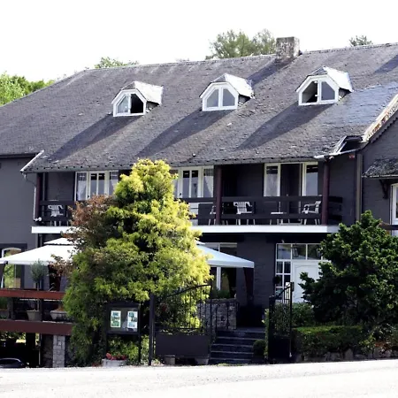 House In With Large Park Where The Ave Flows بيت للعطل