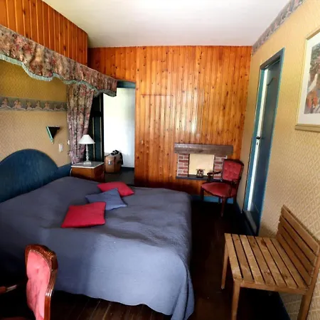 بيت للعطل House In With Large Park Where The Ave Flows *